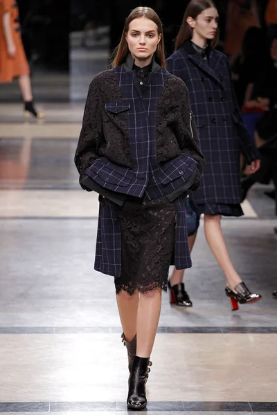 Look 15